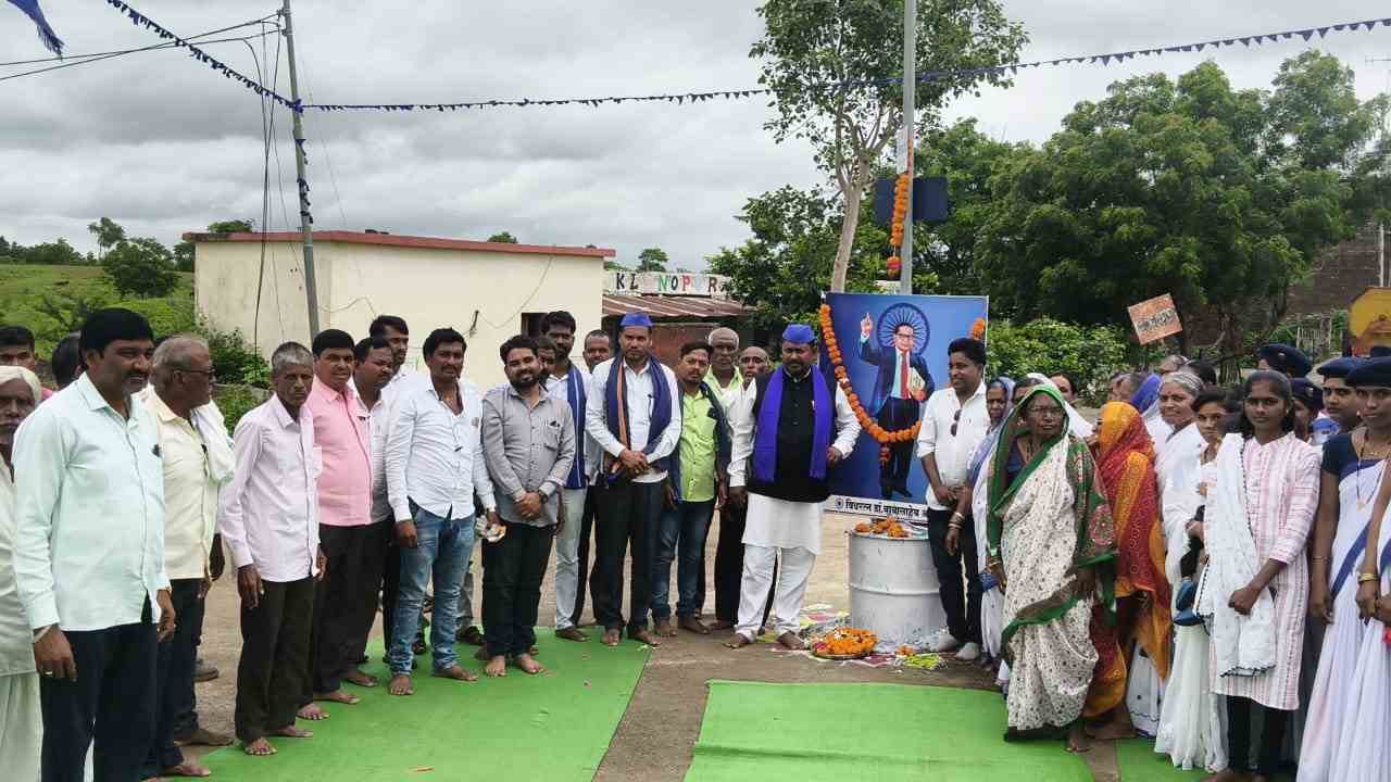 औंढा तालुक्यातील बेरुळा येथे डॉ.बाबासाहेब आंबेडकर चौक चा वर्धापनदिन साजरा